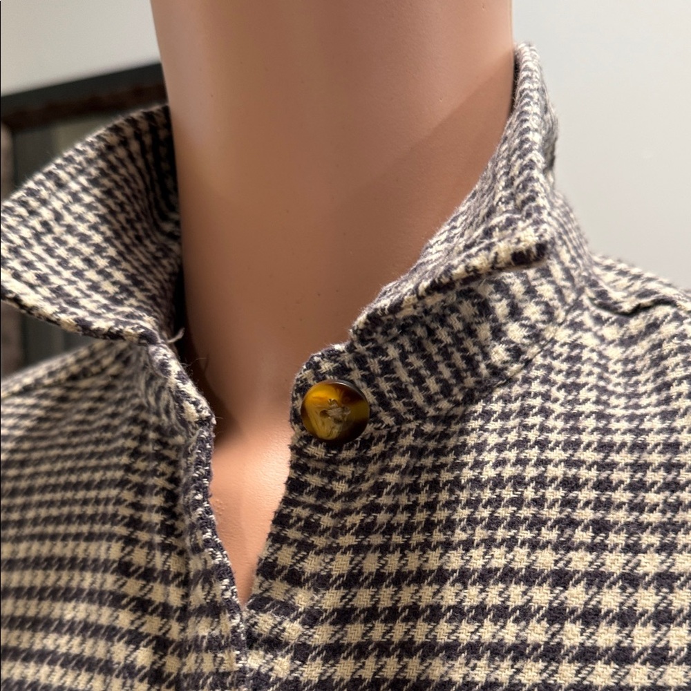 Hollister Flanned Brown and White Houndstooth Button-Up Shirt - Picture 2 of 10